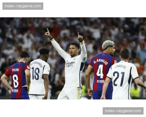 国家德比实时观察:巴萨改用混合盯人限制贝林厄姆,收效待半场检验。 国家德比实时观察:巴萨改用混合盯人限制贝林厄姆,收效待半场检验。