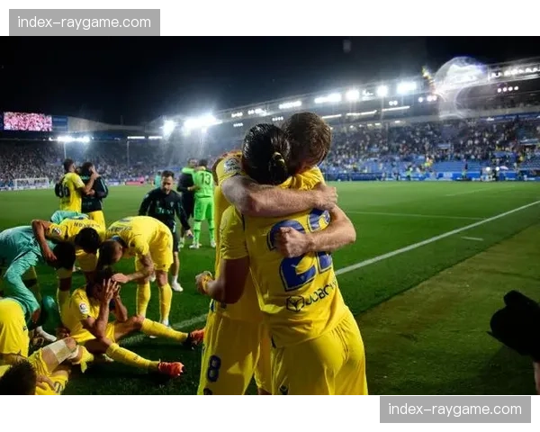 保级六分战:加的斯主场迎战阿拉维斯,双方仅差一分 保级六分战:加的斯主场迎战阿拉维斯,双方仅差一分